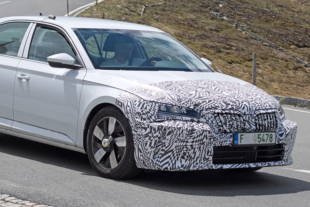 El futuro Skoda Superb está ya en camino 5 Motor16 Skoda Superb mule 3 Motor16