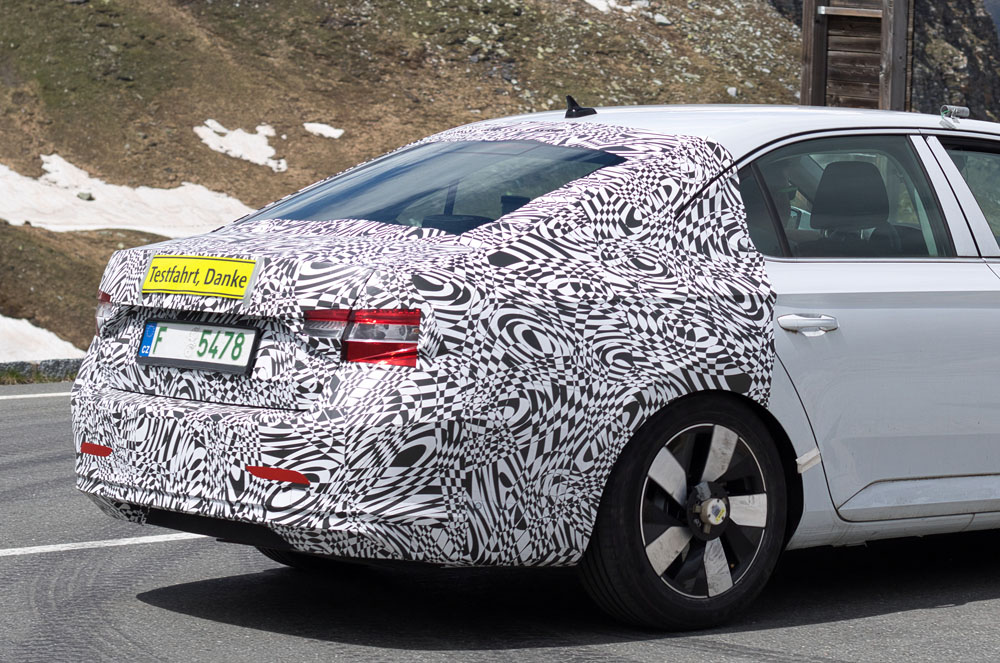 El futuro Skoda Superb está ya en camino 7 Motor16 Skoda Superb mule 5 Motor16