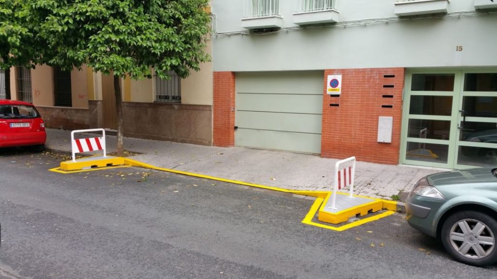 Si aparcas en tu vado, esta es la multa que te ponen 131 Motor16 Vado