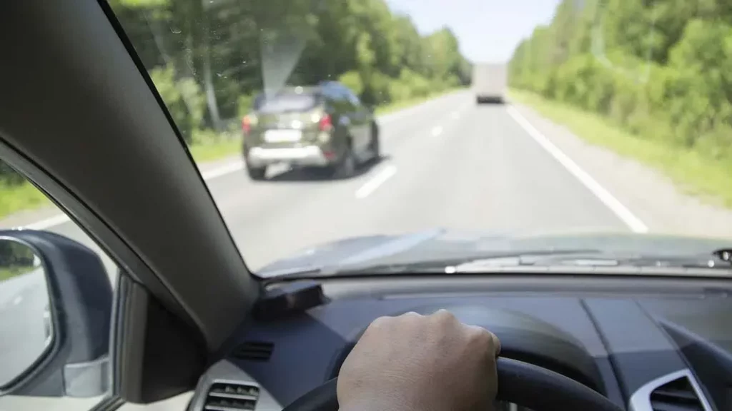 La DGT está muy cansada de estos adelantamientos y empieza a multar muy en serio 163 Motor16 La DGT establece duras sanciones