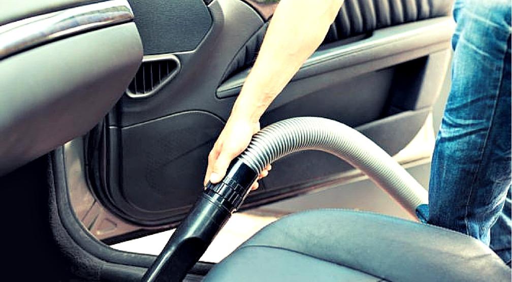 Así puedes dejar tu coche como nuevo usando productos de supermercado 9 Motor16 Primer paso: limpieza general