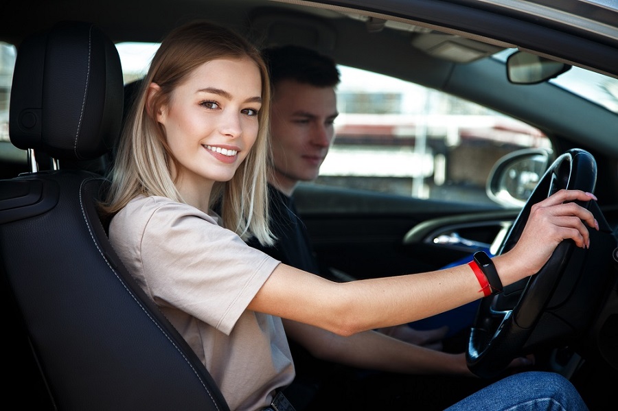 Las autoescuelas vuelven a denunciar falta de personal para los exámenes prácticos del carné 1 Motor16 La demanda para sacar el carné de conducir es mayor en verano y en periodos vacacionales.