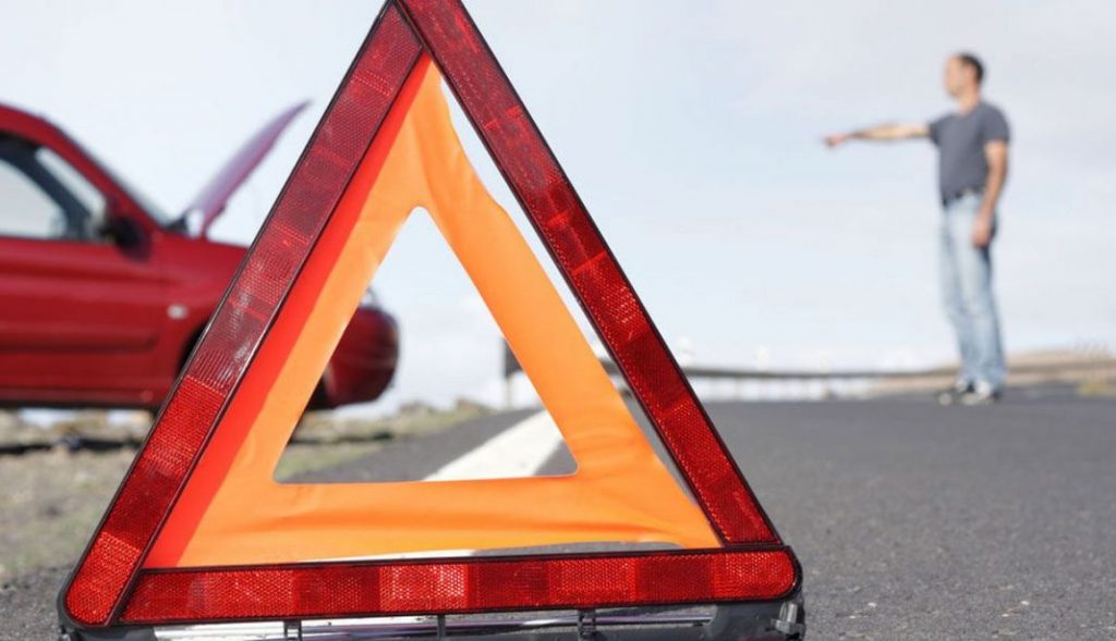 Chaleco reflectante y triángulos: ¿hasta cuando serán obligatorios? 46 Motor16 Ser precavido para evitar una sanción de la DGT