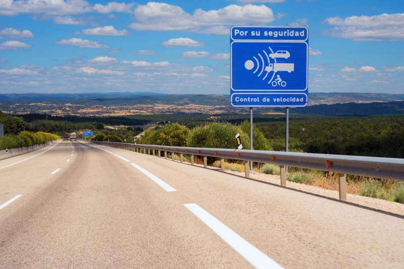 Cómo descubrir si una 'caja radar' está vacía o puede ponerte una multa 55 Motor16 Aviso radar