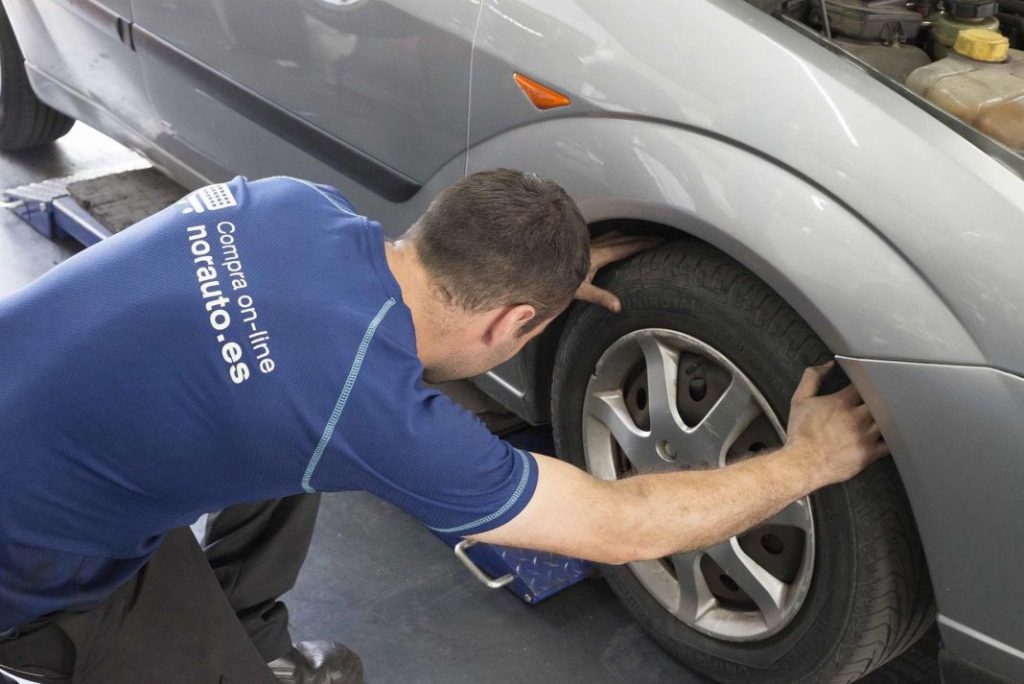 Esta es la letra que hará que tu coche no pase la ITV 25 Motor16 Neumáticos siempre revisados