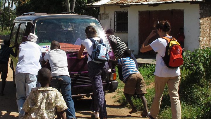 No empujes nunca un coche que está sin batería: este es el motivo 115 Motor16 empujar coche