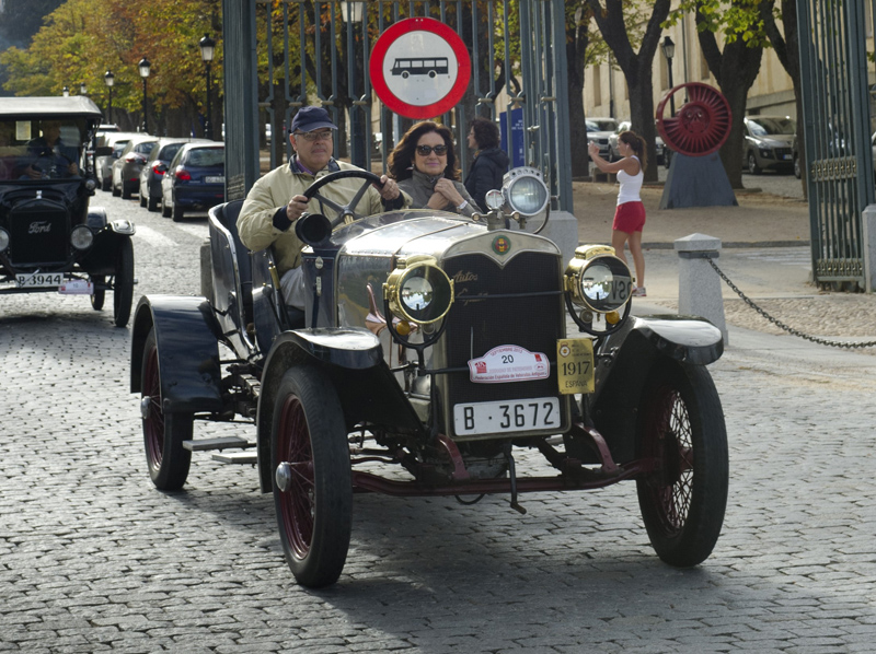52 coches centenarios se van de rally 12 Motor16 i rally centenarios5 Motor16