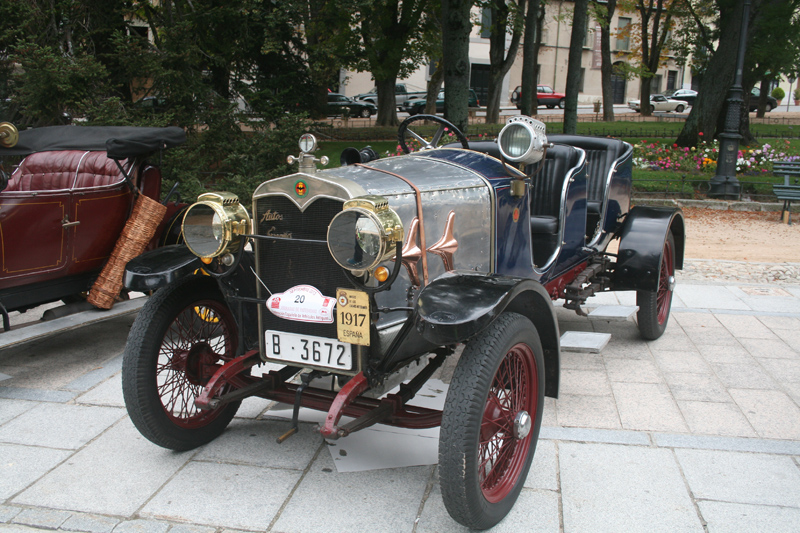 52 coches centenarios se van de rally 13 Motor16 i rally centenarios6 Motor16