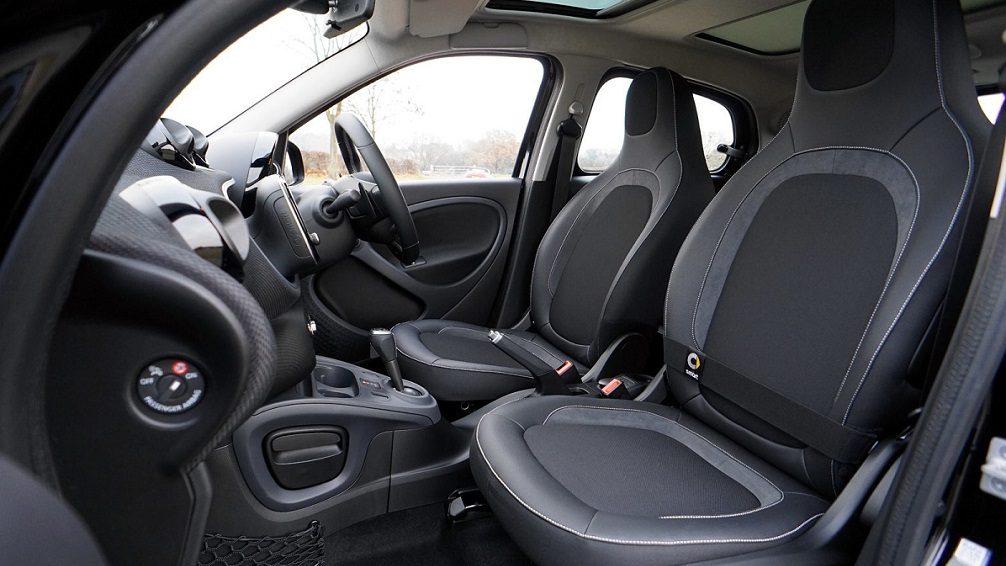 Esto le puede pasar a tu coche si está muchas horas al sol en verano 87 Motor16 Lo mismo debemos hacer en el interior