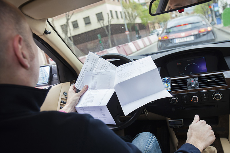 La DGT te dice cuáles son las principales distracciones al volante 23 Motor16 leer al volante DGT.jpg 287850862 Motor16