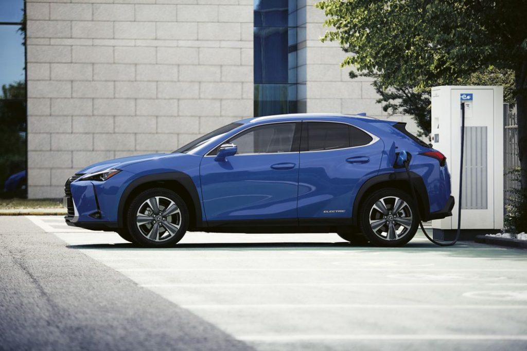 El coche más barato de cada marca de lujo 10 Motor16 lexus ux300e lifestyle 34 Motor16
