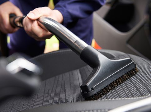 El secreto para limpiar la tapicería del coche