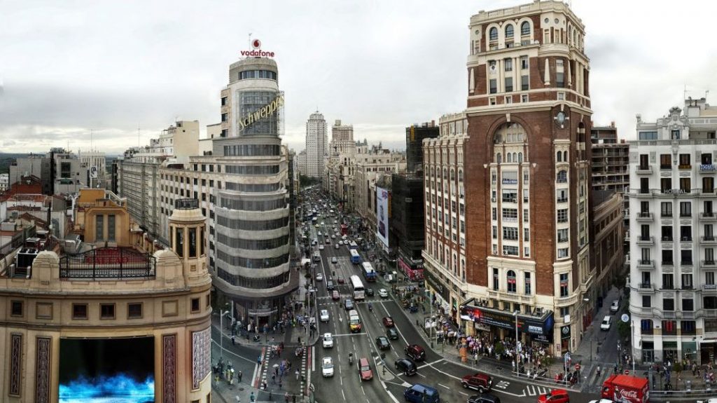Sumar quiere eliminar todos los coches gasolina y diésel de las calles en 2040 1 Motor16 Sumar propone reducir el uso del vehículo privado, sobre todo en ciudades.