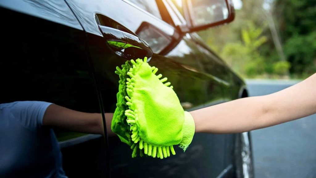 El pequeño gesto que multiplica tu seguridad en un viaje 4 Motor16 Método perfecto de limpieza