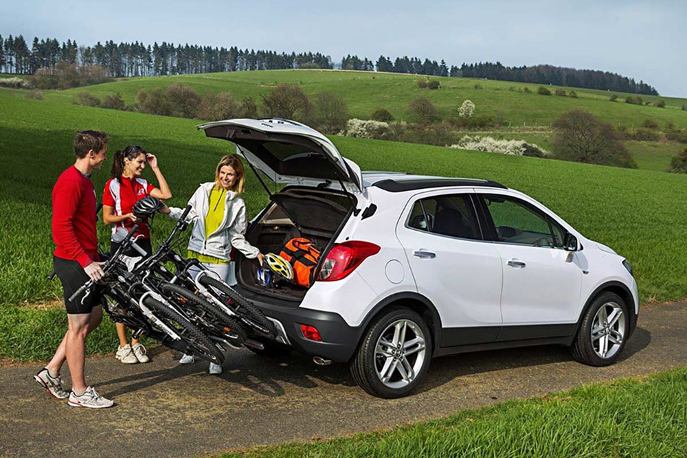10 cosas que más te vale no olvidar en verano dentro de tu coche 17 Motor16 porta bicicletas camper 2 Motor16