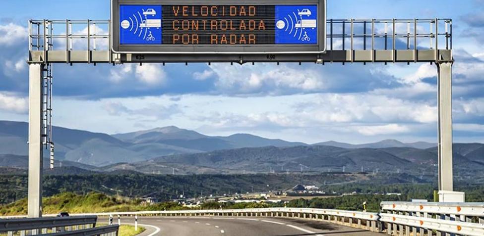 La impactante campaña de la DGT en la que 'mueren' dos famosos 3 Motor16 Radar de arco