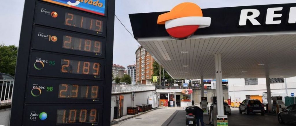 Del "ponme 20 euros de gasolina" al "lleno por favor", cómo repostar tu coche para gastar menos 108 Motor16 precios combustible