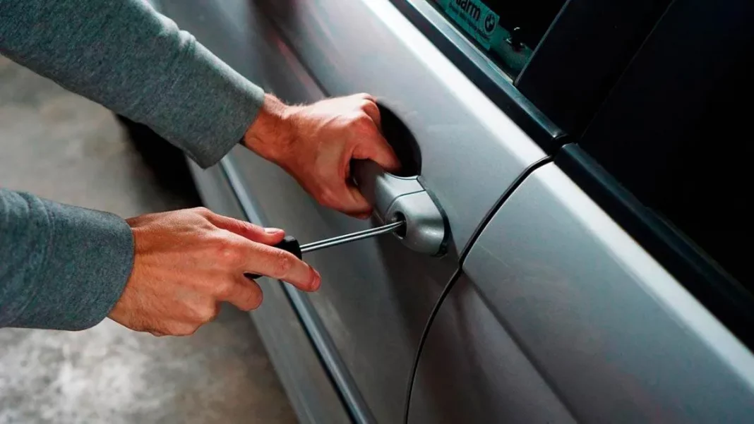 Cómo abrir tu coche sin llaves