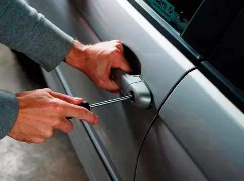 Cómo abrir tu coche sin llaves