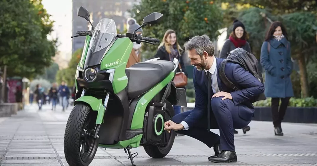 Beneficios de la moto o ciclomotor eléctrico. Motocicleta.