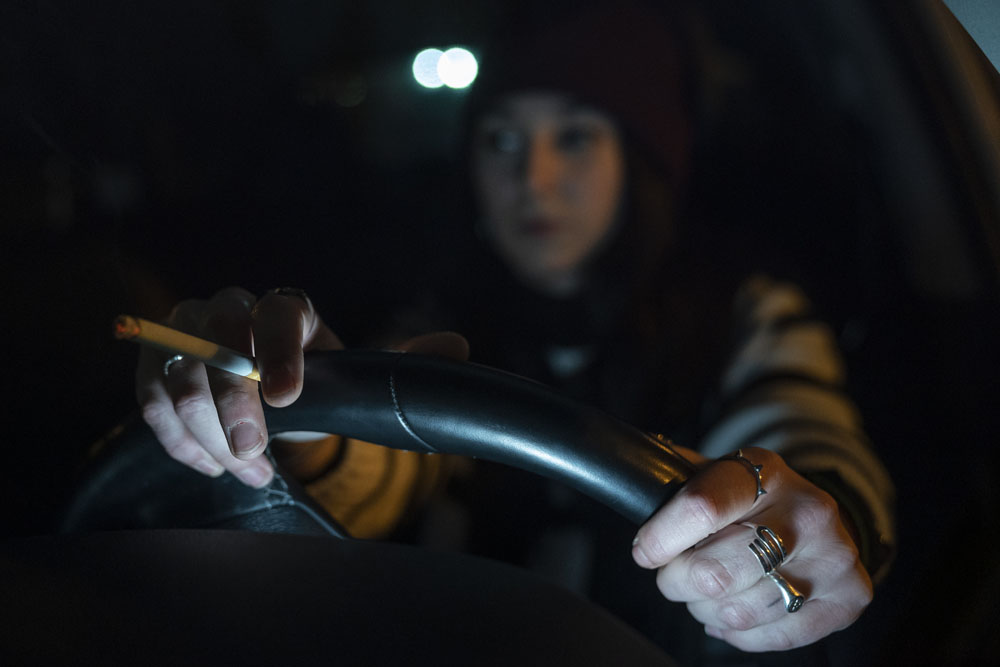 tira una colilla por la ventanilla 8 Motor16