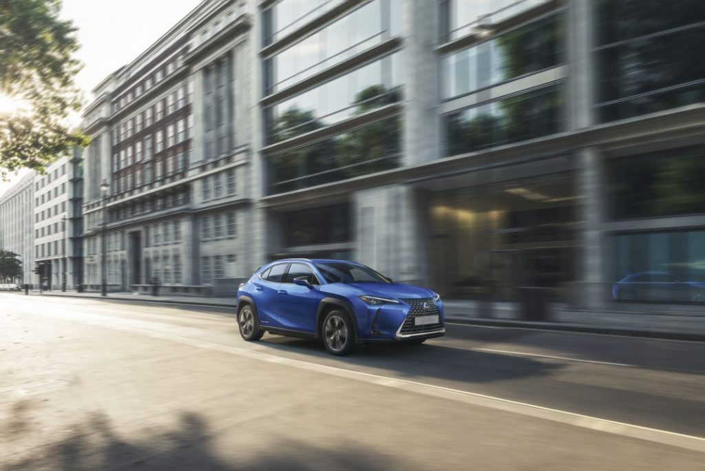 El coche más barato de cada marca de lujo 12 Motor16 ux300eeu18alloy01 Motor16