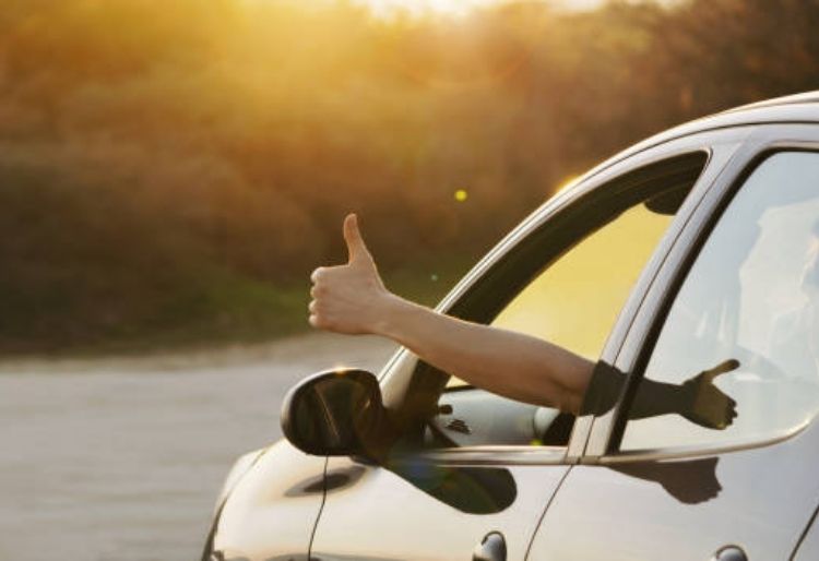 Te enseñamos a enfriar tu coche este verano sin poner el aire acondicionado 26 Motor16 Ventanilla abierta