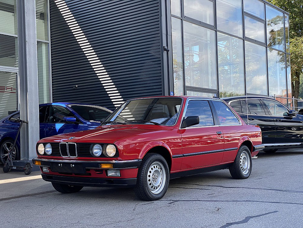 1985 BMW E30 323i 10 1 Motor16