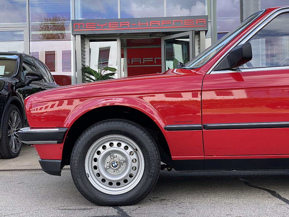 1985 BMW E30 323i 16 Motor16