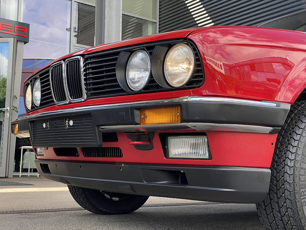 1985 BMW E30 323i 18 Motor16