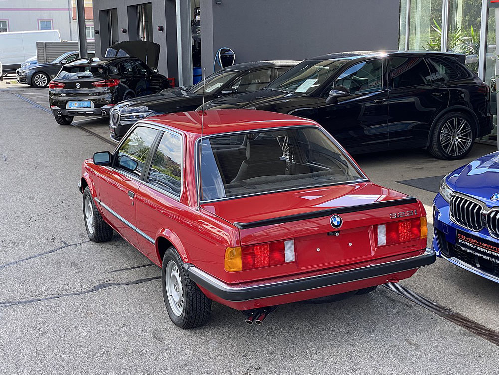 1985 BMW E30 323i 20 Motor16