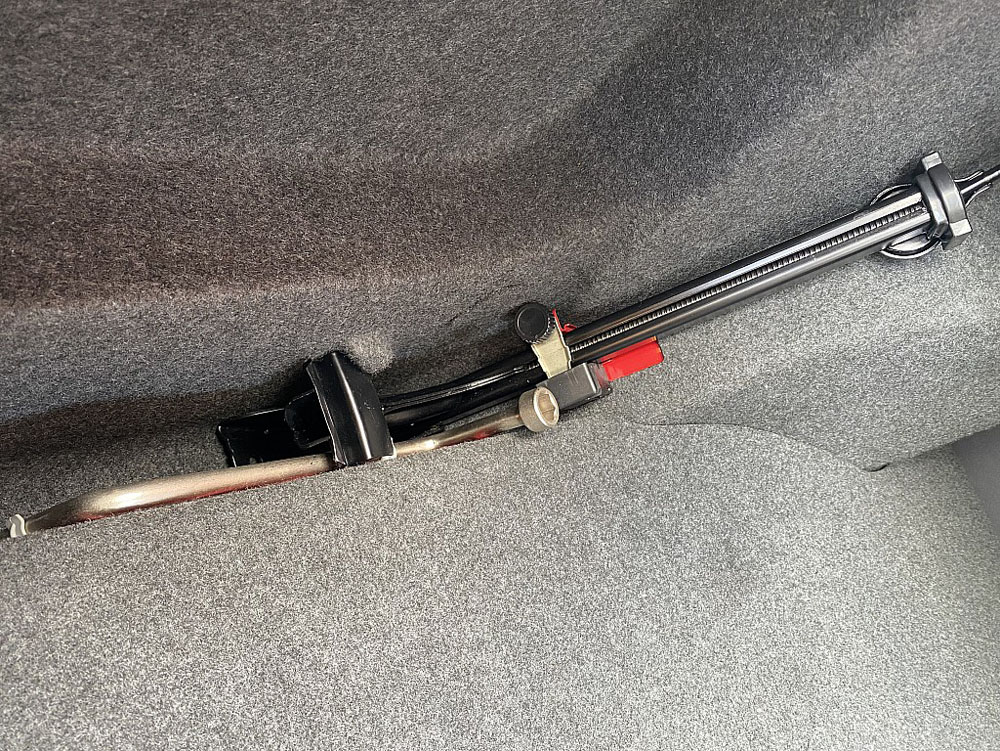 1985 BMW E30 323i 29 Motor16