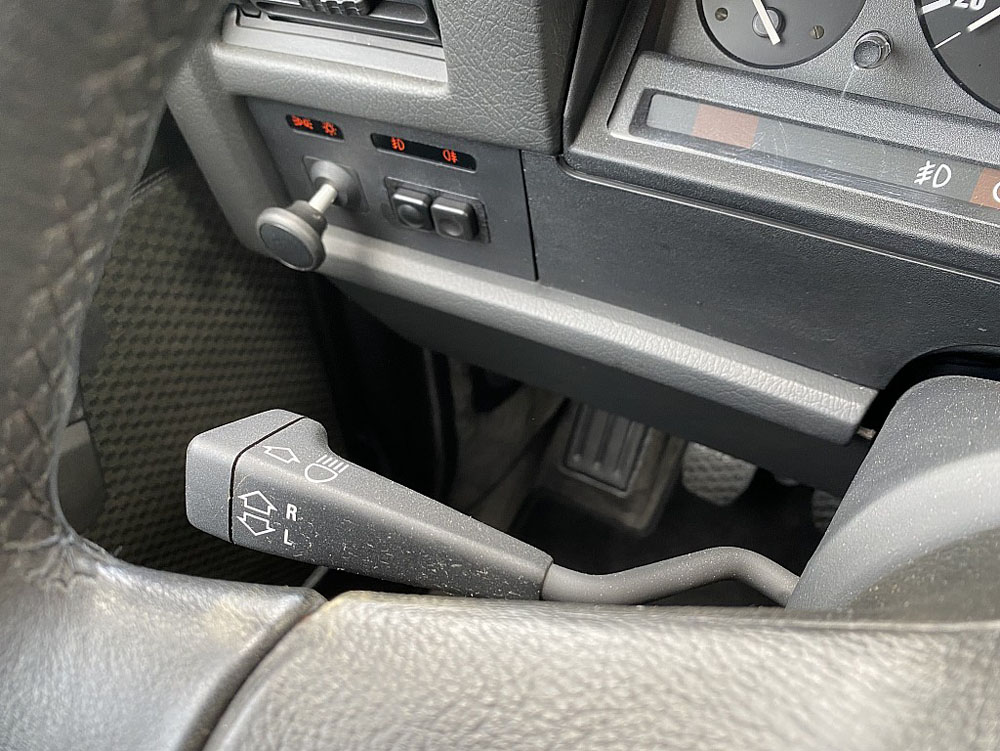 1985 BMW E30 323i 38 Motor16