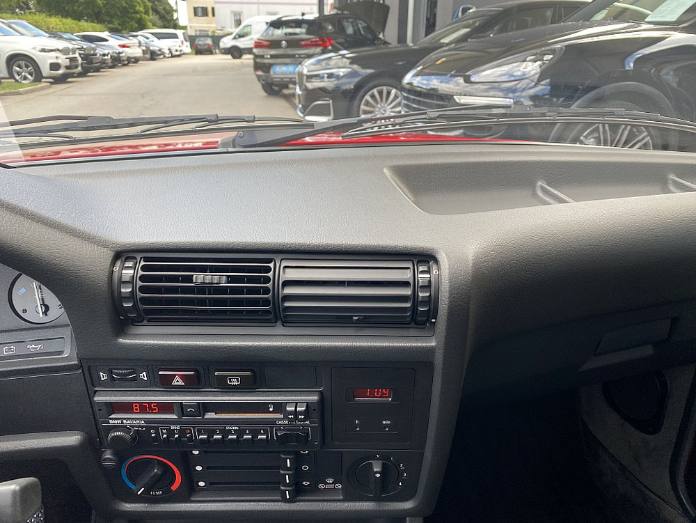 1985 BMW E30 323i 40 Motor16