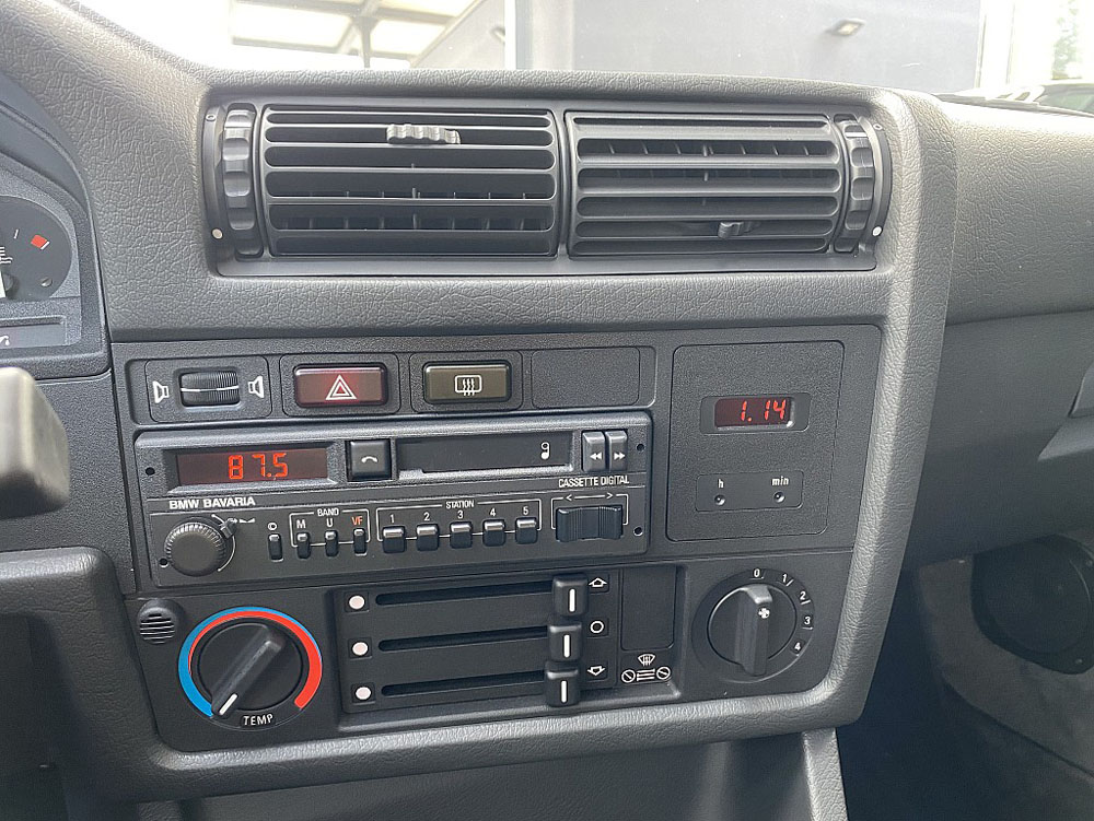 1985 BMW E30 323i 46 Motor16