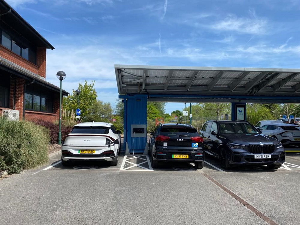 En tres meses esta estación de carga solar permite recorrer más de 32.000 kilómetros 1 Motor16 3ti Papilio3 estación carga solar. Imagen.