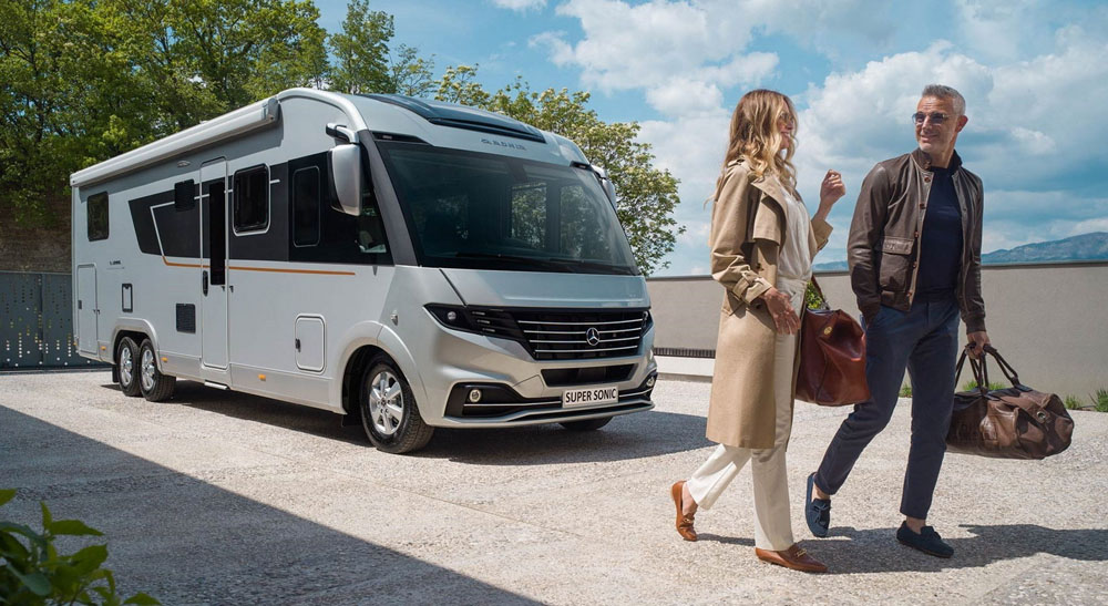 La última joya de Adria es esta autocaravana llamada Supersonic 3 Motor16 2022 Adria Supersonic Motorhome 1 1 Motor16