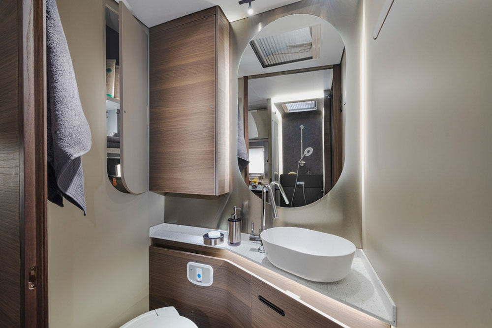 La última joya de Adria es esta autocaravana llamada Supersonic 23 Motor16 2022 Adria Supersonic Motorhome 21 Motor16
