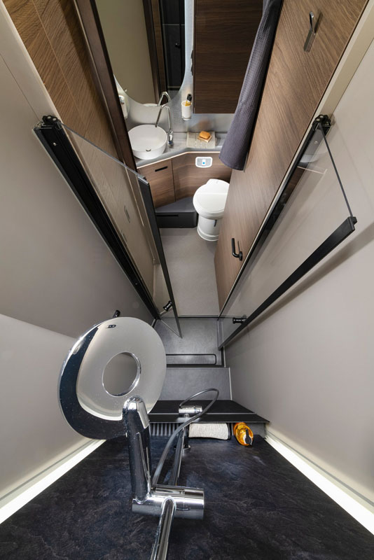 La última joya de Adria es esta autocaravana llamada Supersonic 26 Motor16 2022 Adria Supersonic Motorhome 24 Motor16