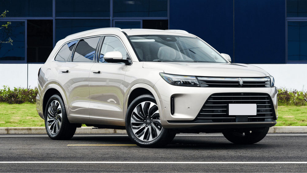 Los funcionarios chinos ya pueden comprar un Tesla. El motivo es de 'peli' de espías 2 Motor16 Como Tesla, el Huawei Aito M7 también sale del veto chino a los funcionarios.