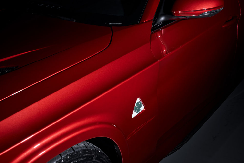 Un Alfa Romeo Giulia se esconde bajo la obra de ErreErre Fuoriserie 4 Motor16 Alfa Romeo Giulia ErreErre Fuoriserie. Imagen detalle.