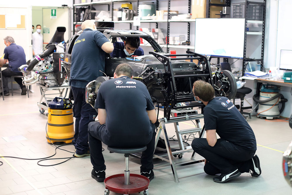 El desfile de modelos ha comenzado: es el turno del BMW M Hybrid V8 para las 24 Horas de Le Mans 29 Motor16 2022 BMW M Hybrid V8 Race Car 25 Motor16