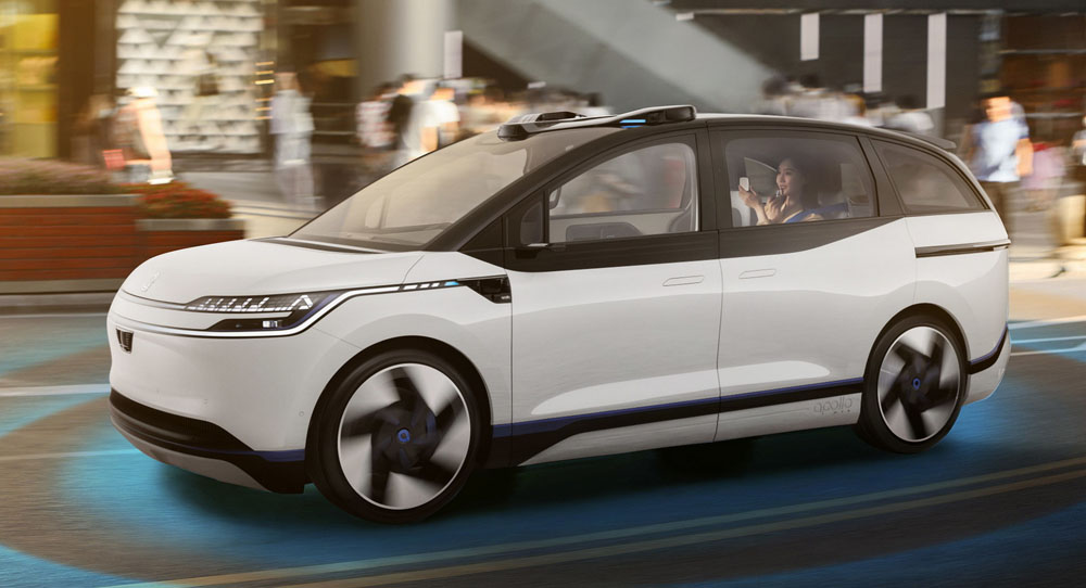 Este coche autónomo conduce como una persona con 20 años de experiencia al volante 2 Motor16 Baidu RT6 robotaxi autónomo. Imagen movimiento.