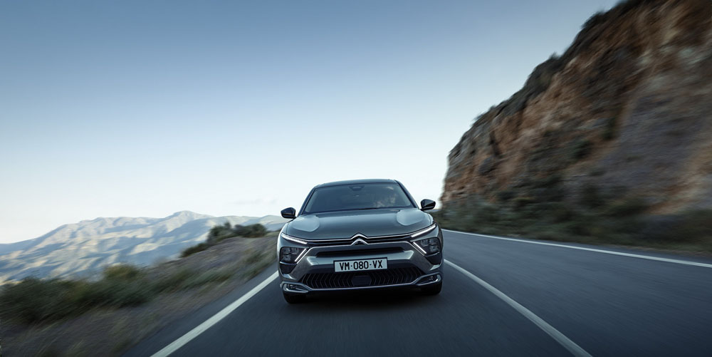 Así trabaja la suspensión Advanced Comfort Active del Citroën C5 X 2 Motor16 Citroën C5 X. Imagen movmiento frontal.