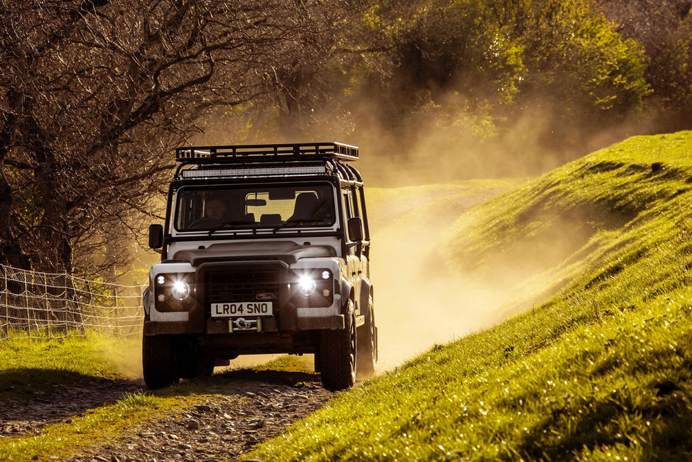 2022 Land Rover Classic Defender Works V8 Trophy II 5 Motor16
