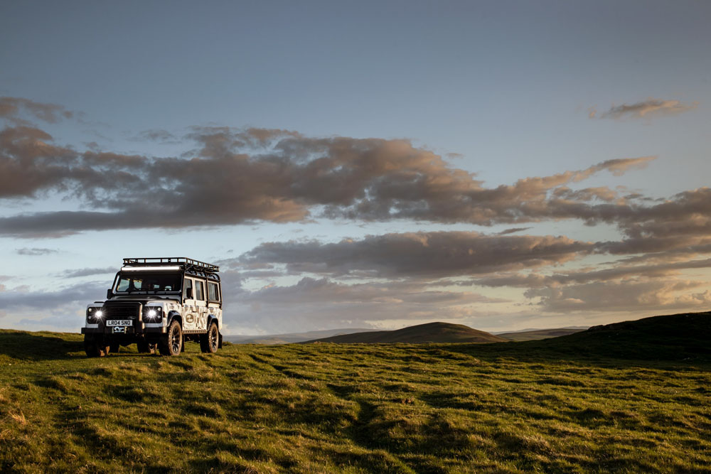 2022 Land Rover Classic Defender Works V8 Trophy II 6 Motor16