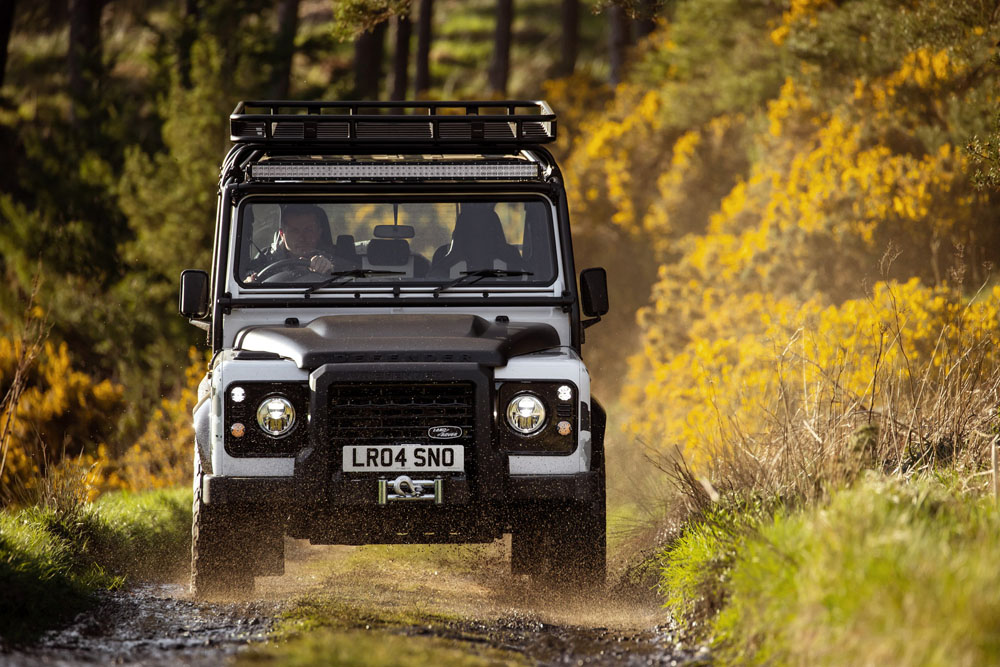 2022 Land Rover Classic Defender Works V8 Trophy II 7 Motor16