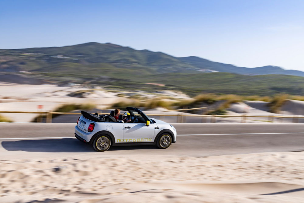 El Mini eléctrico se hace descapotable, pero no te hagas ilusiones 27 Motor16 2022 Mini Cooper SE Convertible 12 Motor16