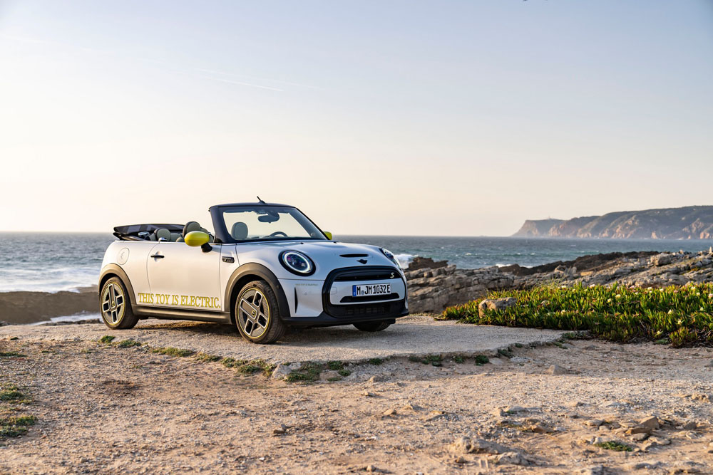 El Mini eléctrico se hace descapotable, pero no te hagas ilusiones 5 Motor16 2022 Mini Cooper SE Convertible 30 Motor16