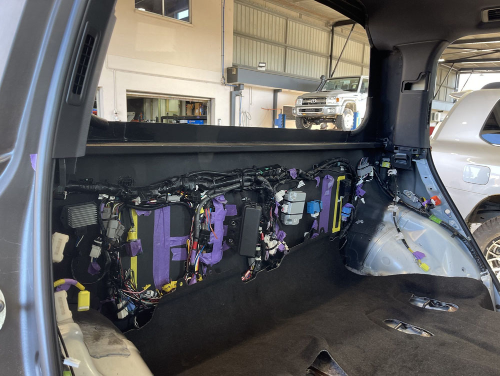 Si vives en Australia, podrás comprar este Toyota Land Cruiser 300 Pick-Up 17 Motor16 2022 Toyota Land Cruiser Creative Conversions 11 Motor16